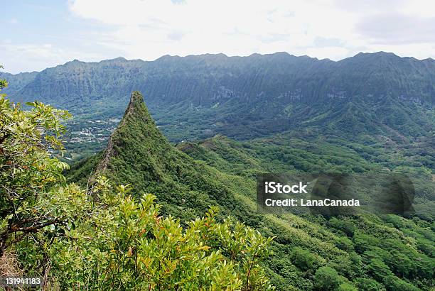 Foto de Cadeia De Montanhas Koolau Panorâmicas Pico Em Oahu e mais fotos de stock de Beleza natural - Natureza