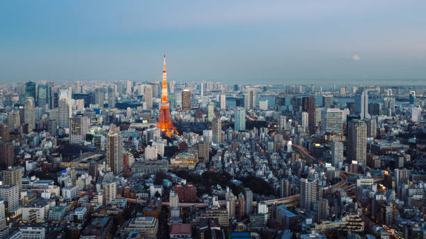 東京タワーのある東京スカイラインの夕景。 - 秋葉原 ストックフォトと画像