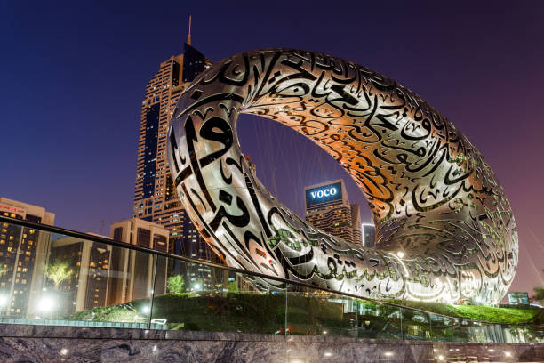밤에 미래의 박물관, 셰이크 자이드 로드, 호텔 보코, hhhr - dubai united arab emirates hotel luxury 뉴스 사진 이미지