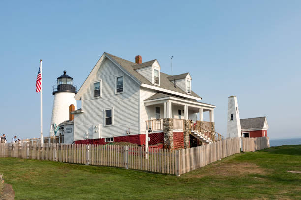 berühmter alter pemaquid point leuchtturm in bristol - pemaquid peninsula lighthouse maine pemaquid point stock-fotos und bilder