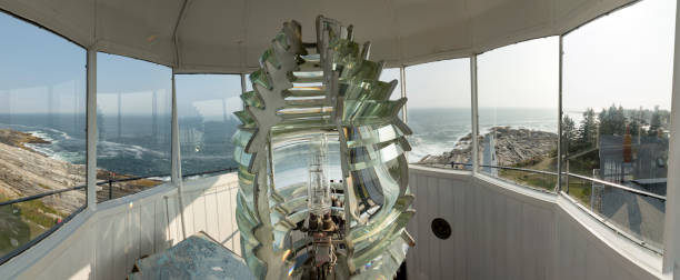 famous old lighthouse of bristol - maine lighthouse pemaquid peninsula pemaquid point lighthouse imagens e fotografias de stock