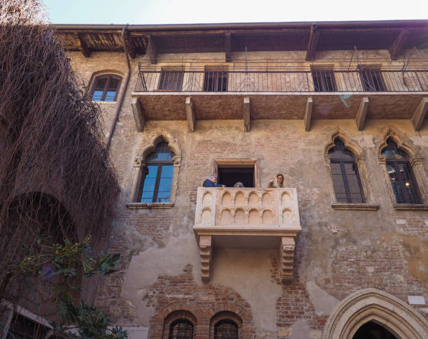 casa de julieta en verona - capulet fotografías e imágenes de stock