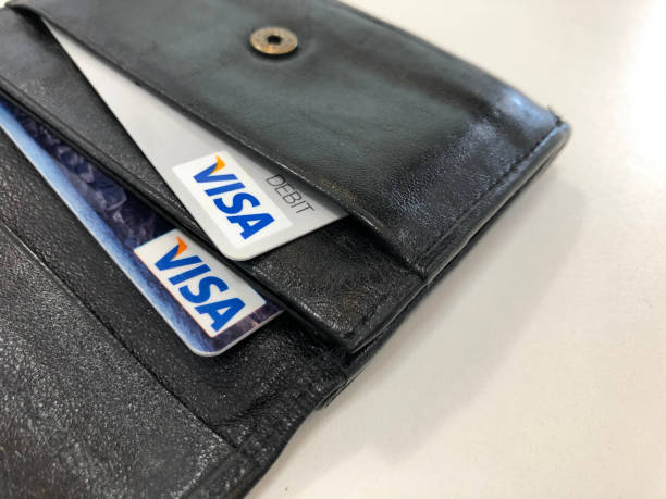 visa credit card wallet - money to burn fotos imagens e fotografias de stock