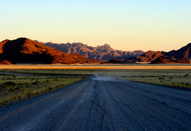 strada sterrata diritta della namibia, africa - dirt road road desert road gravel foto e immagini stock