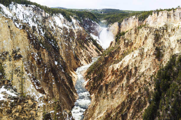 gran cañón nevado de yellowstone - idaho waterfall natural landmark extreme terrain fotografías e imágenes de stock