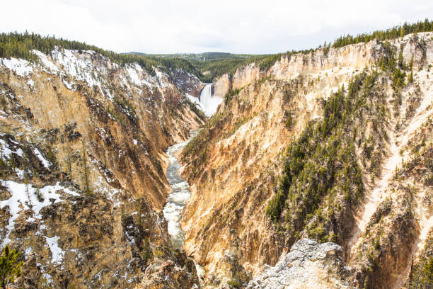 gran cañón nevado de yellowstone - idaho waterfall natural landmark extreme terrain fotografías e imágenes de stock