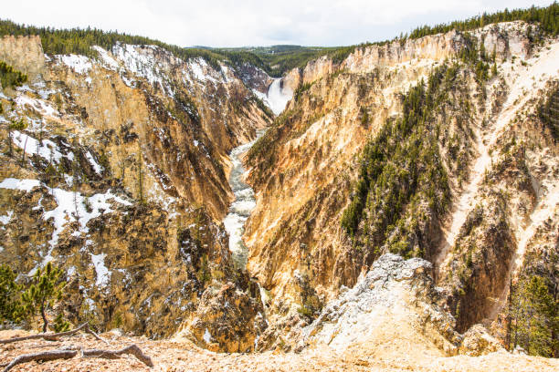 gran cañón nevado de yellowstone - idaho waterfall natural landmark extreme terrain fotografías e imágenes de stock