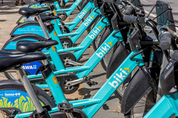 Row of Biki Bikes in Waikiki, Honolulu, Hawaii Honolulu, Hawaii- Jan 25, 2019: Biki Bikes is Honolulu's bicycle sharing program bicycle docking station stock pictures, royalty-free photos & images