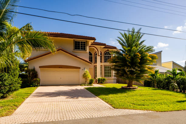 einfamilienhaus in pompano beach florida usa - detached house fotos stock-fotos und bilder