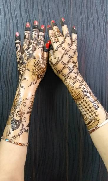 istock Beautiful mehedi design on female hand 1319549625
