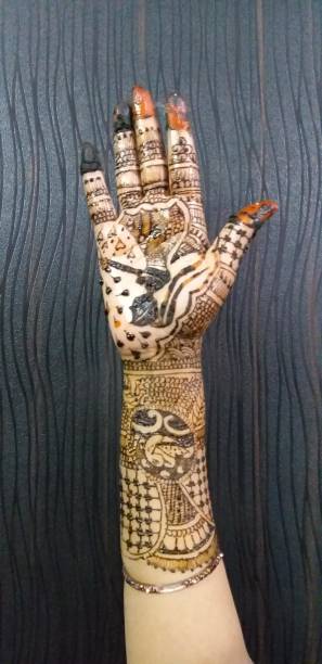 istock Beautiful mehedi design on female hand 1319549637