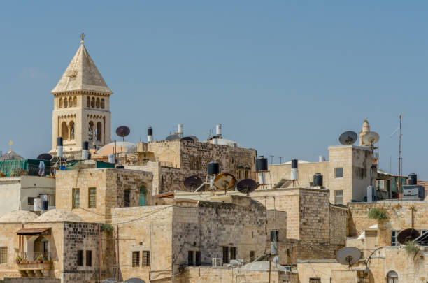 campanario de la iglesia luterana del redentor en la ciudad vieja de jerusalén - lutheran church of the redeemer fotografías e imágenes de stock