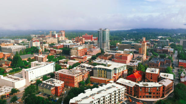 vista aerea del centro di asheville, nel nord della carolina del nord - north carolina foto e immagini stock