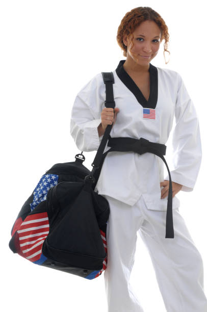 클래스에 대한 무술 아티스트 준비 - gym bag tae kwon do karate martial arts 뉴스 사진 이미지