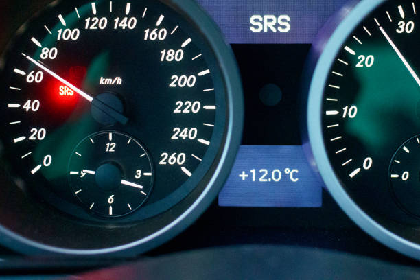istock While driving, an error message is suddenly displayed in the dashboard of the car 1319596918