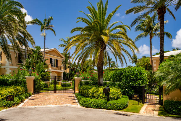 Photo of a luxury single family house in West Palm Beach Florida USA West Palm Beach, FL, USA - May 22, 2021: Photo of a luxury single family house in West Palm Beach Florida USA west palm beach stock pictures, royalty-free photos & images