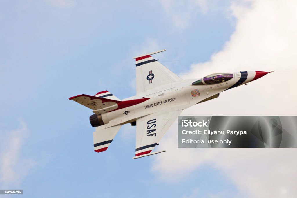 USAF Thunderbirds#5 Solo - 로열티 프리 Airshow 스톡 사진