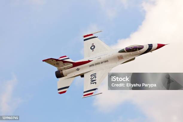 Usaf Thunderbirds5 Solo Airshow에 대한 스톡 사진 및 기타 이미지 - Airshow, F-16 파이팅 팰콘, 공군