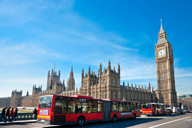 el big ben, london, reino unido. - editorial tourist travel destinations bus fotografías e imágenes de stock