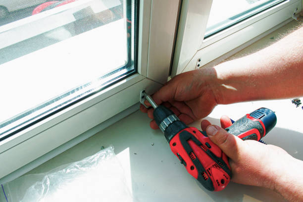 istock Window blinds installation process. Male hands close up. 1319665666