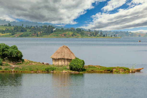 Hut at the shoreline of Lake Kivu, Congo, Africa Small hut of a farmer family at the green shoreline of Lake Kivu between the countries DR Congo and Rwanda in the heart of Africa. Lake Kivu is in the Albertine Rift, the western branch of the East African Rift. Lake Kivu empties into the Ruzizi River, which flows southwards into Lake Tanganyika. lake kivu stock pictures, royalty-free photos & images