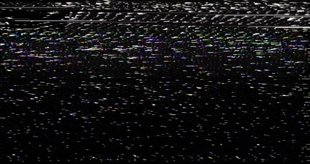 vhs スクリーンデジタルグリッチとノイズ。ビデオテープトラッキング欠陥モード。bkackとホワイトダイナミックノイズモーション。黒の背景に古いフィルムグランジ現実的なちらつき - 1980s style audio ストックフォトと画像