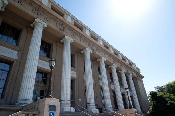 City Hall Building in Stockton, California Stockton City Hall building located on El Dorado Street, Stockton, California. Showing slight signs of decay May 2021 stockton california stock pictures, royalty-free photos & images