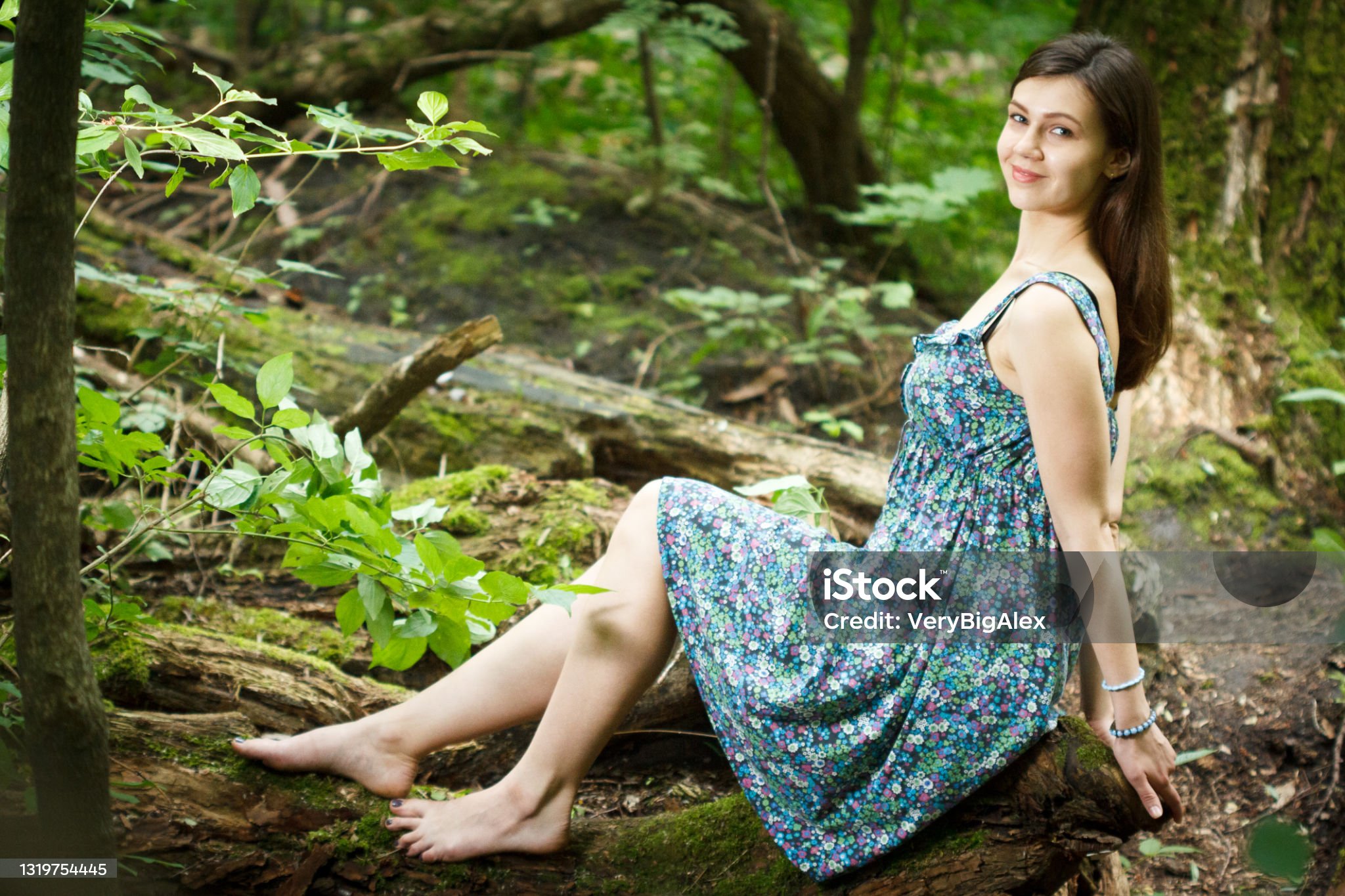 https://media.istockphoto.com/id/1319754445/photo/beautiful-young-woman-wearing-elegant-white-dress-walking-on-a-forest-path-with-rays-of.jpg?s=2048x2048&amp;w=is&amp;k=20&amp;c=I3jH9d2-Y900sUrp3D04fklt9Spm-WWwwzYsG0tWVEA=