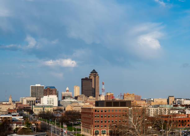 istock Skyline of Des Moines 1319763505