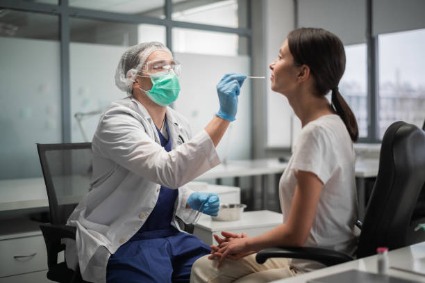 in the laboratory, tests for coronavirus by polymerase chain reaction are carried out, a smear is taken from the nasopharynx of a female patient - pcr device imagens e fotografias de stock