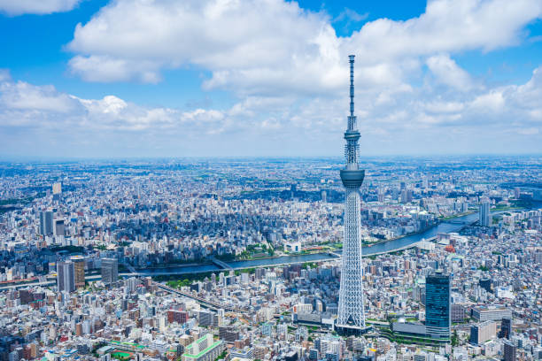 zdjęcie lotnicze helikoptera w centrum tokio - sky tree zdjęcia i obrazy z banku zdjęć