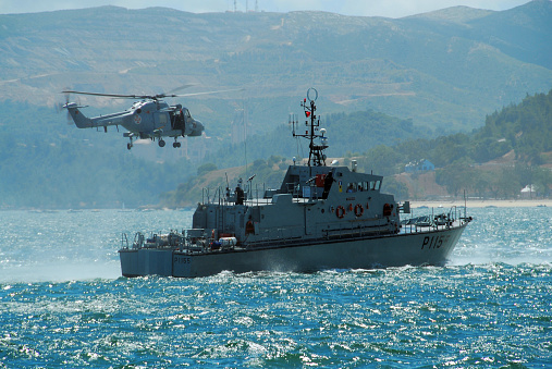 Setúbal, Portugal: Patrol vessel P1155 NRP Centauro of the Portuguese Navy, and Super Lynx Mk.95 helicopter. Main engine: 2 x Cummins KTA-50-M2 3.600HP. Built at Arsenal do Alfeite. Arrabida mountains in the background.