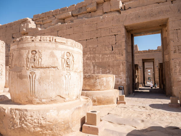 The columns of Medinet Habu temple The Temple of Ramesses III at Medinet Habu was an important New Kingdom period temple structure in the West Bank of Luxor in Egypt medinet habu stock pictures, royalty-free photos & images