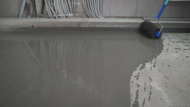 Needle roller for self-leveling floors. Leveling the floors with a cement mixture.