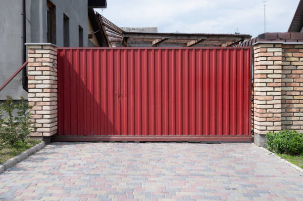 istock red gate. Private residential building 1319837609