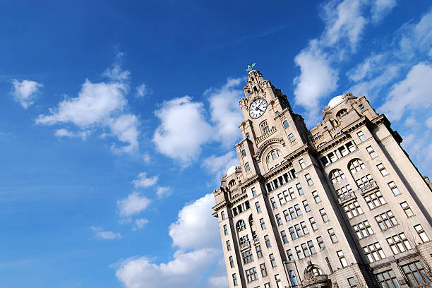 liver building mit textfreiraum - liverpool england pierhead famous place stock-fotos und bilder