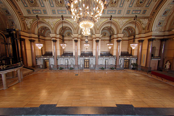 dentro de st. george's hall, liverpool - st georges hall fotografías e imágenes de stock