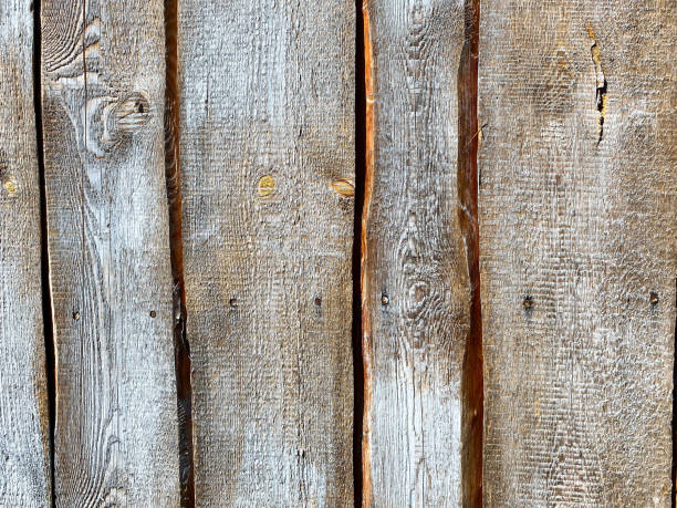 holz rustikale braune bretter textur vertikalen hintergrund - wood weathered textured wood chip stock-fotos und bilder