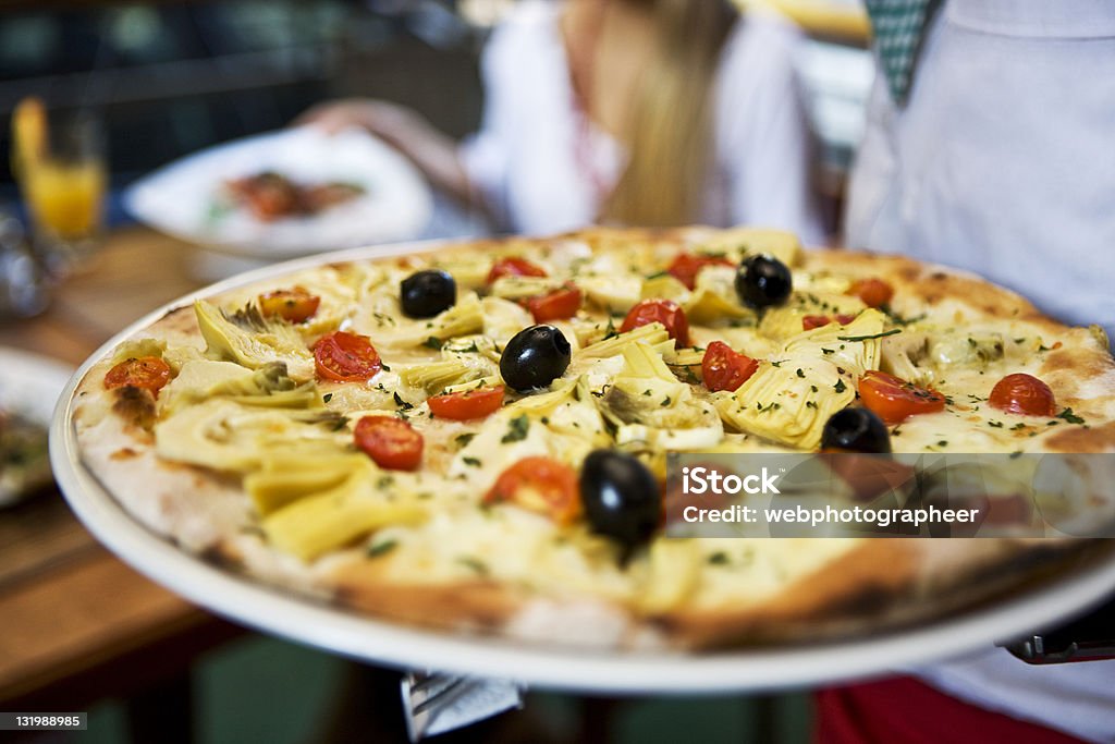 Pizza z czarny oliwki XXL - Zbiór zdjęć royalty-free (Pizza)