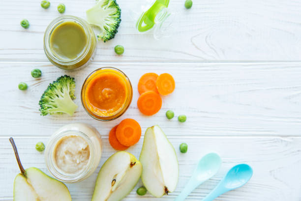 surtido de puré de frutas y verduras - eating utensil green pea vegetarian food organic fotografías e imágenes de stock