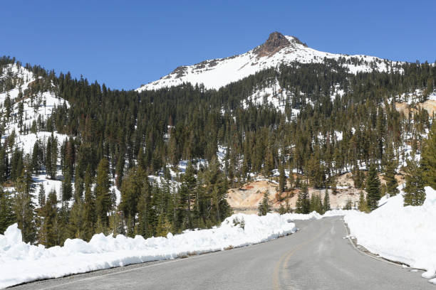 istock Lassen Peak, Lassen National Park 1319912051