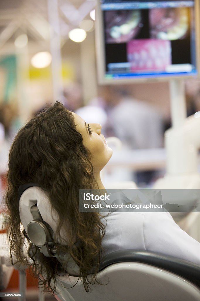 Mulher na Cadeira de Dentista XXL - Foto de stock de Adulto royalty-free
