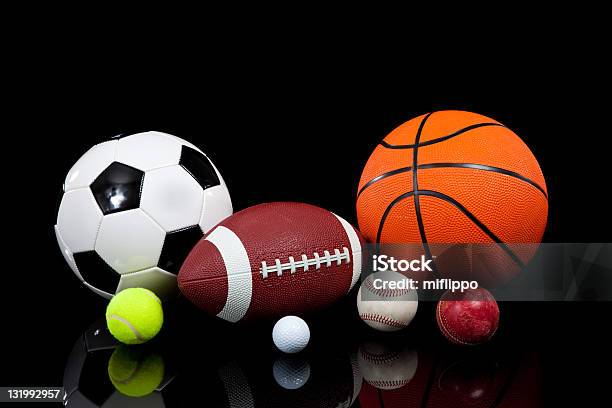 各種のスポーツボール黒色の背景 - スポーツのストックフォトや画像を多数ご用意 - スポーツ, ボール, 背景