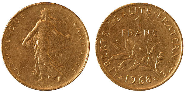 macro de monedas de un franco francés - french coin fotografías e imágenes de stock