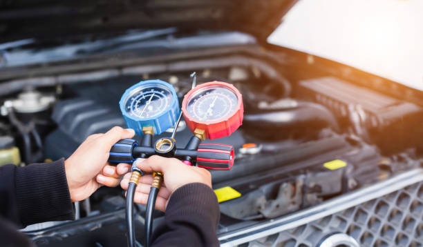 istock Car air conditioner check service, leak detection, fill refrigerant.Device and meter liquid cooling in the car by specialist technicians. 1319947971