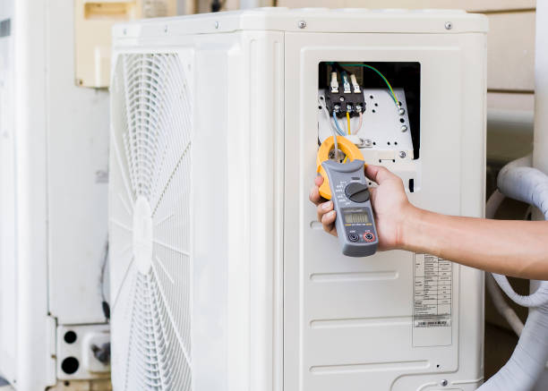 istock Air conditioner repairman using electricity meter to check air conditioner operation, maintenance concept 1319948849