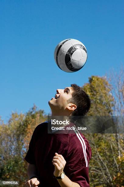 Jugador De Fútbol Foto de stock y más banco de imágenes de Adolescencia - Adolescencia, Adolescente, Adulto