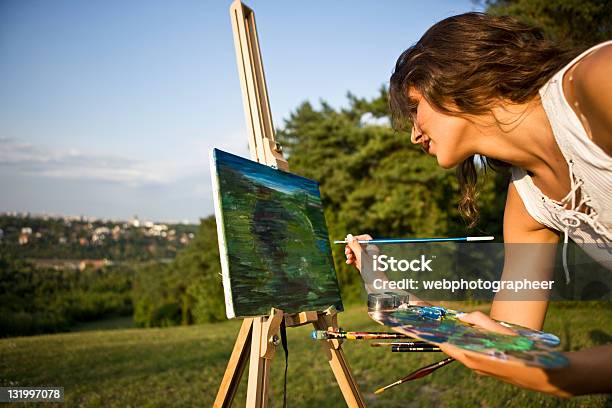 Foto de Pintura De Paisagem Xxl e mais fotos de stock de Exterior - Exterior, Mulheres, Pintar