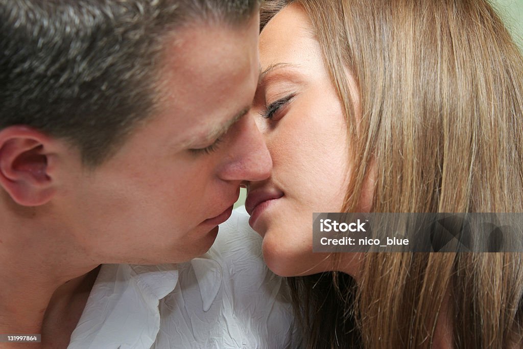 Beso - Foto de stock de Adulto libre de derechos