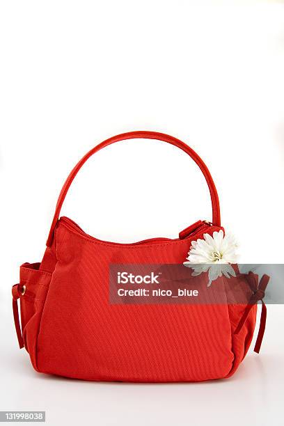 きれいな白い花と赤いハンドバッグ - カットアウトのストックフォトや画像を多数ご用意 - カットアウト, コンセプト, シンプル